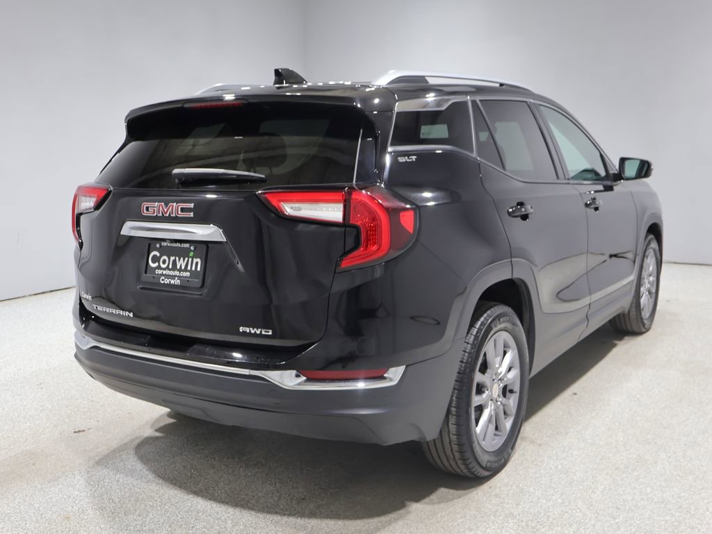 Used 2024 GMC Terrain SLT AWD/4WD image 2
