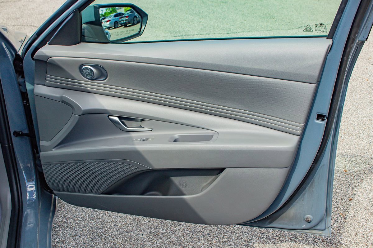 Used 2022 Hyundai Elantra SEL w/ Convenience Package FWD image 19