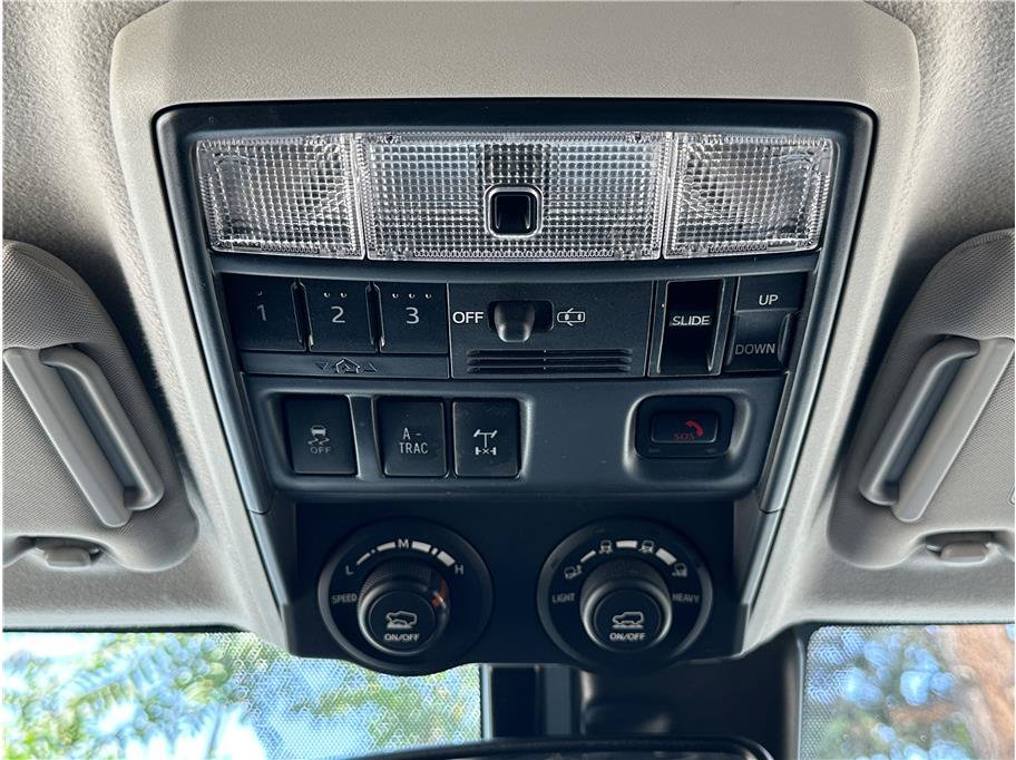 Used 2022 Toyota 4Runner TRD Off-Road Premium AWD/4WD image 28