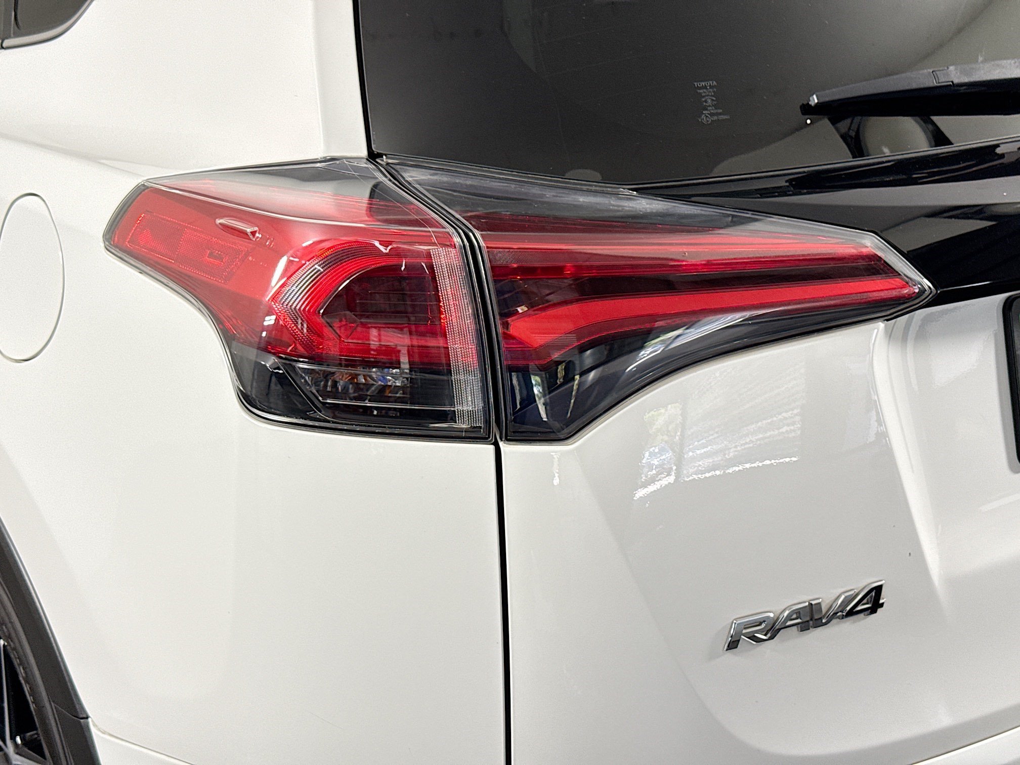 Used 2018 Toyota RAV4 SE w/ Advanced Technology Package AWD/4WD image 36