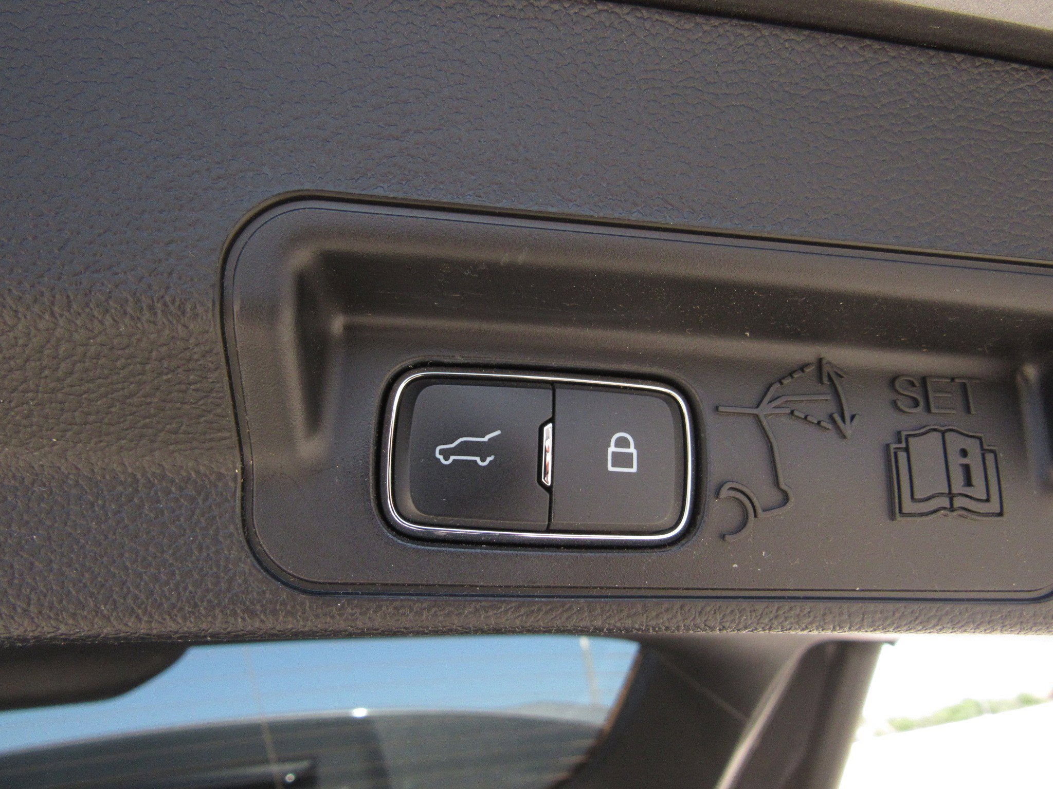Used 2023 Ford Explorer XLT w/ Equipment Group 202A AWD/4WD image 13