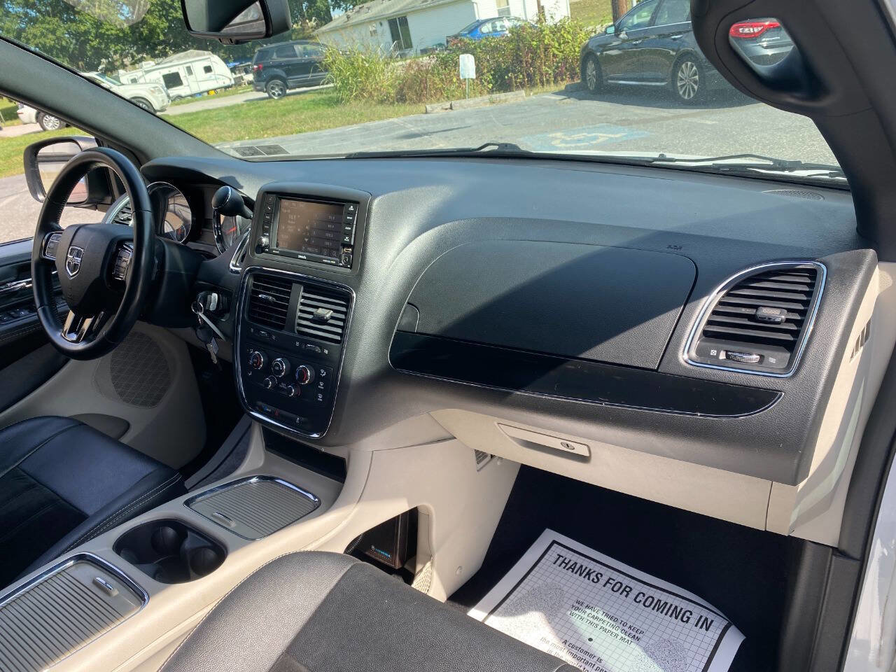 Used 2018 Dodge Grand Caravan SXT image 31