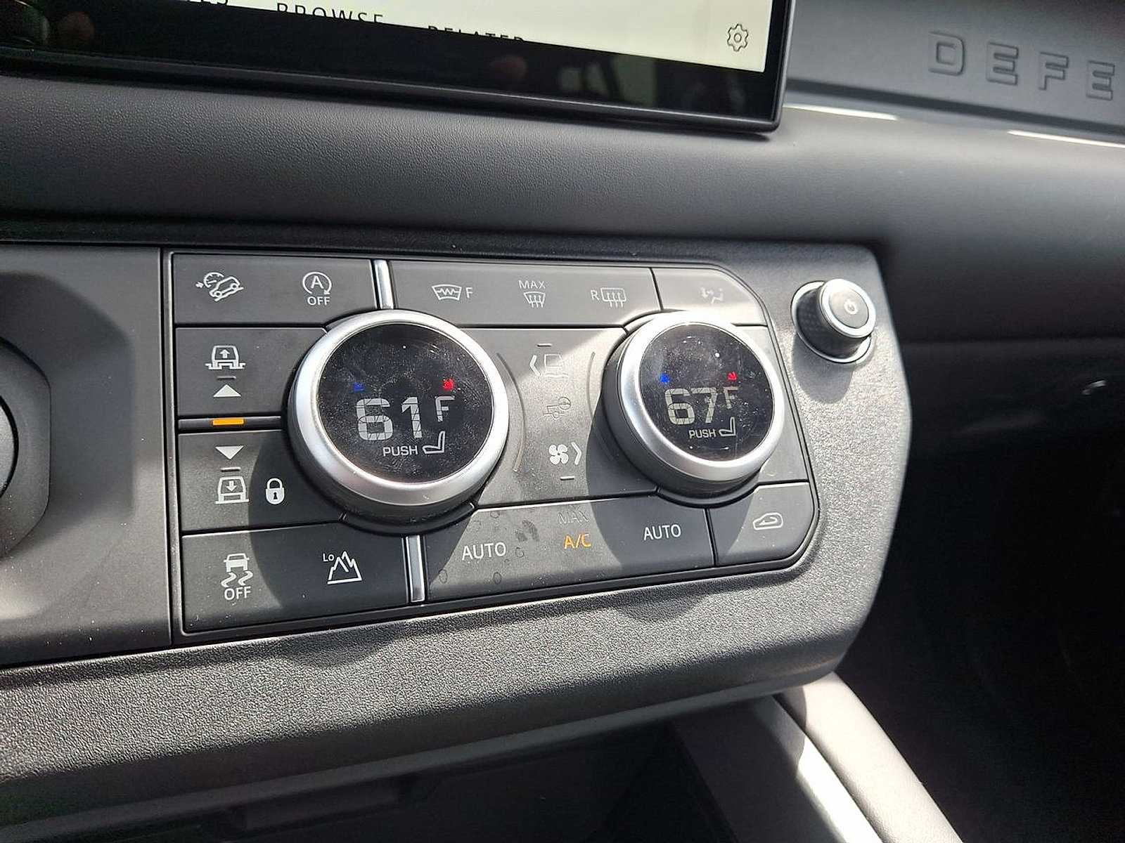 Certified 2025 Land Rover Defender 110 S AWD/4WD image 27