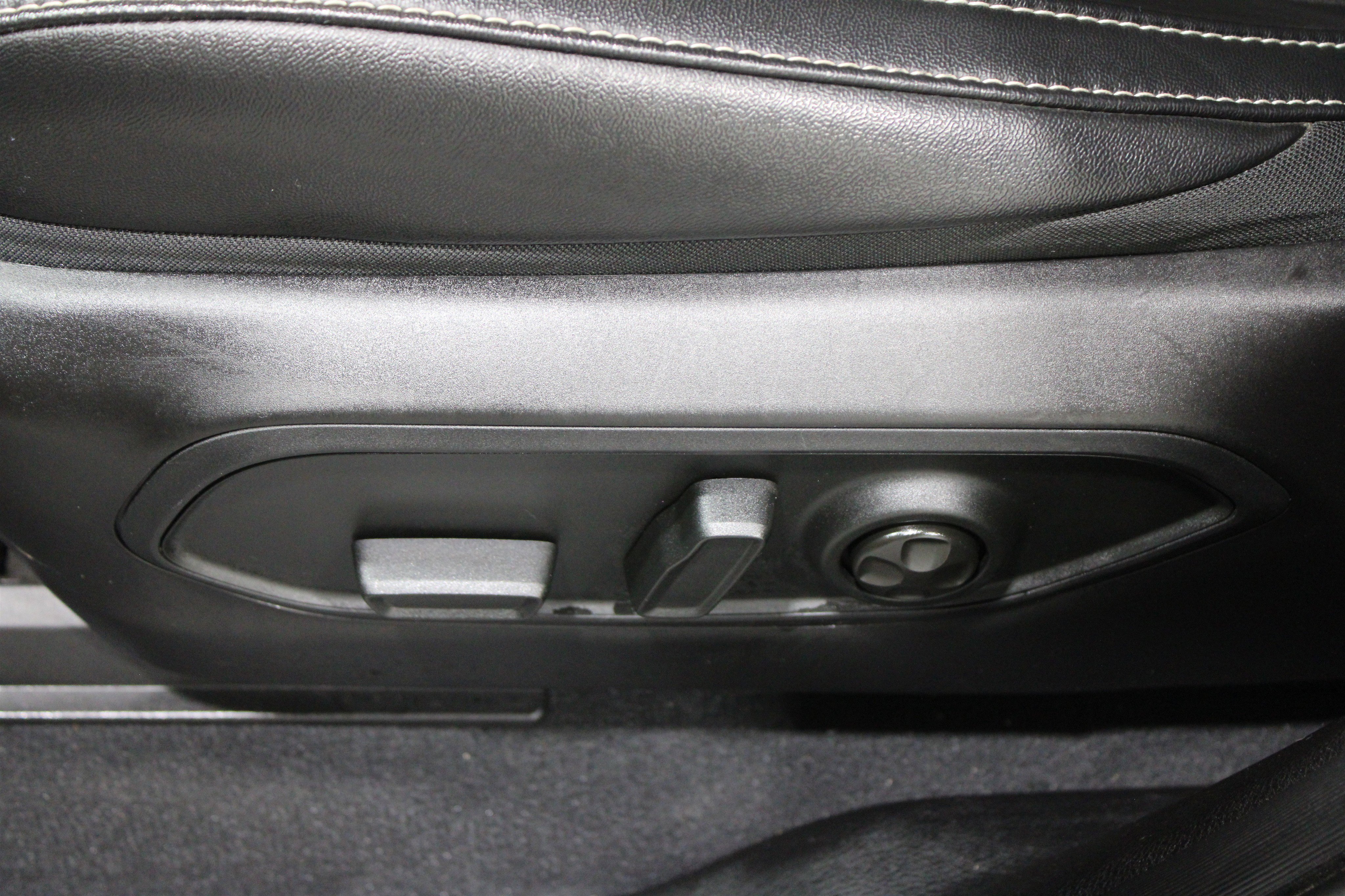 Used 2024 Jeep Grand Cherokee L Limited w/ Black Appearance Package image 5