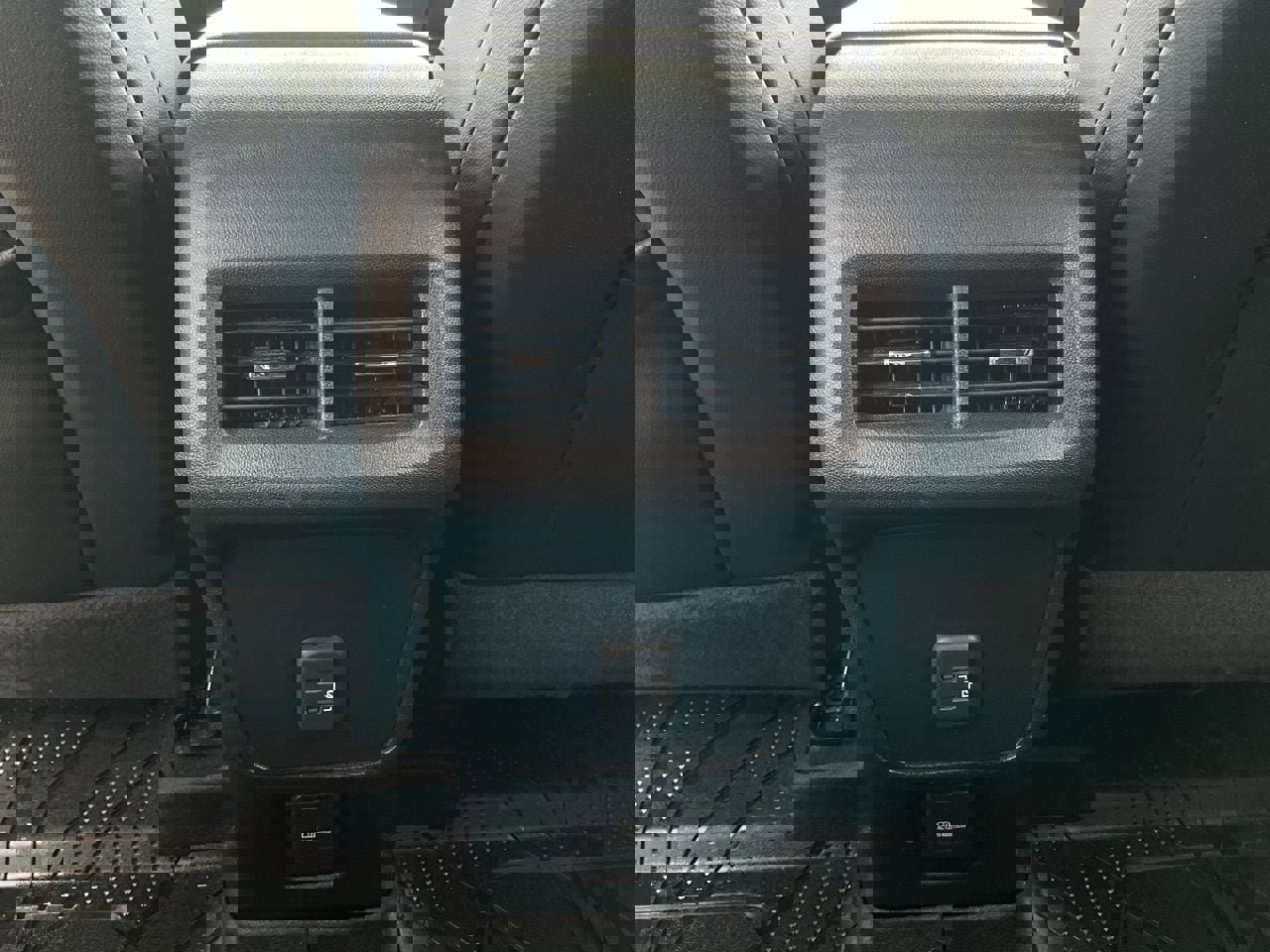 Used 2020 Chevrolet Equinox LT w/ Sport Edition image 19