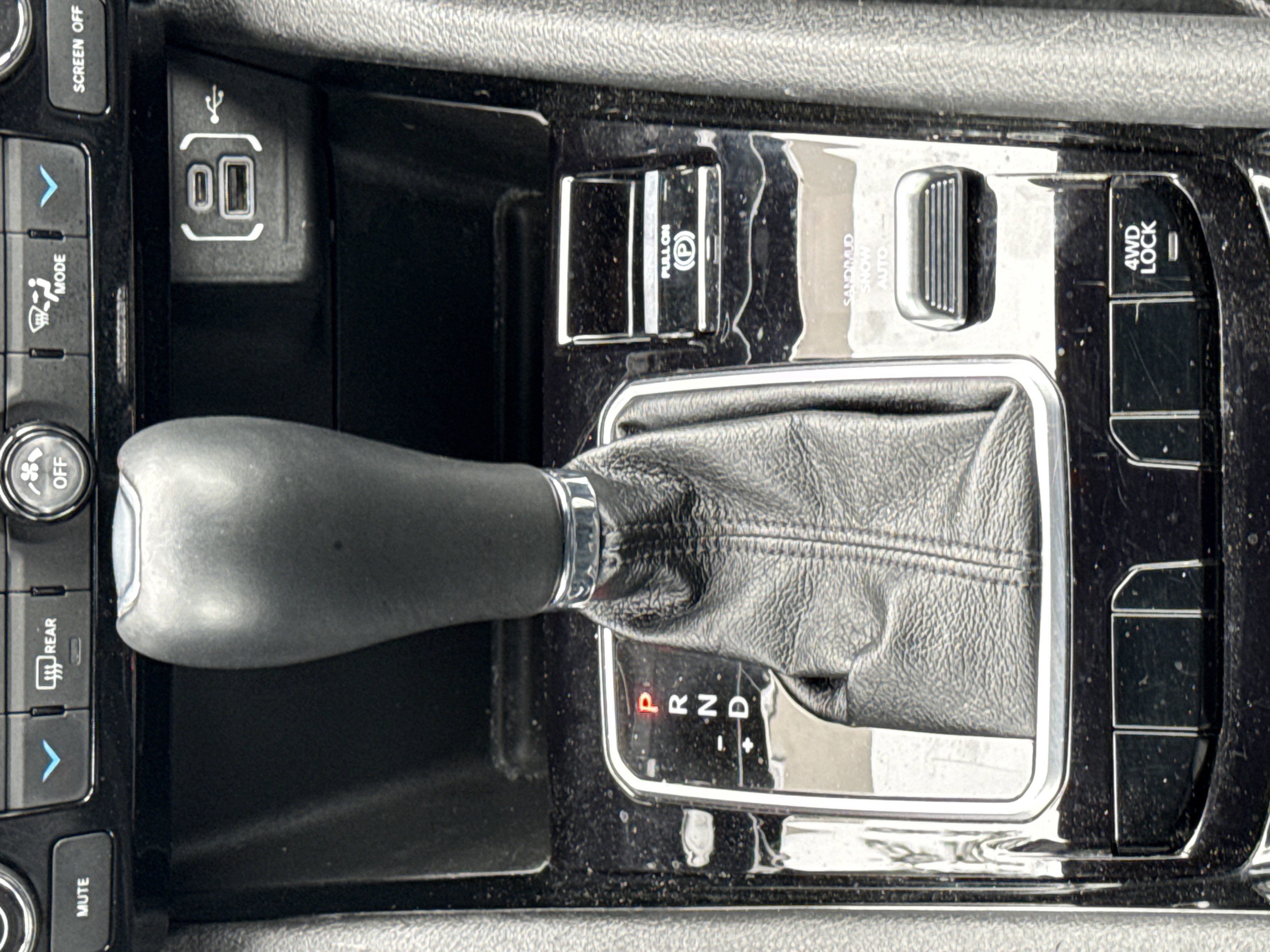 Used 2025 Jeep Compass Limited image 24