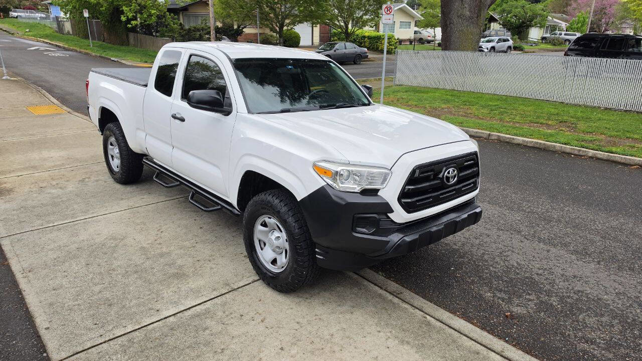 Used 2016 Toyota Tacoma SR RWD image 3