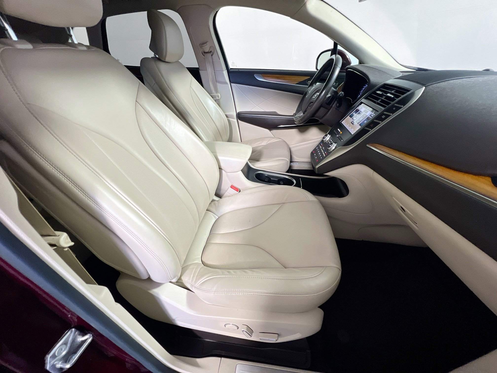 Used 2019 Lincoln MKC Select w/ Select Plus Package image 31