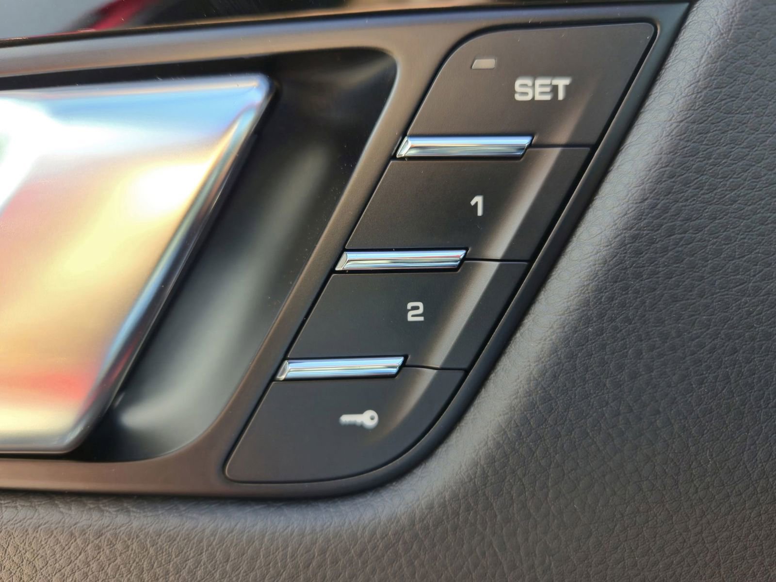 Used 2025 Porsche Macan image 22