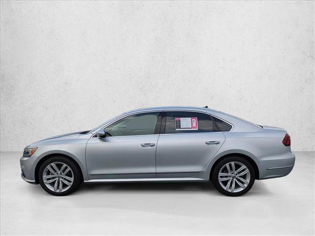 Used 2018 Volkswagen Passat 2.0T SEL Premium image 9