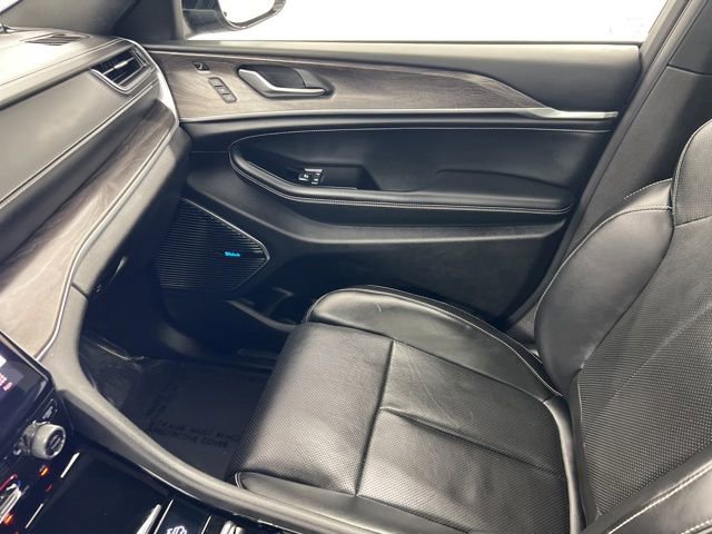 Used 2022 Jeep Grand Cherokee Overland w/ Adv Protech Group III image 20