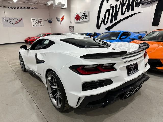 Used 2025 Chevrolet Corvette Z06 image 3
