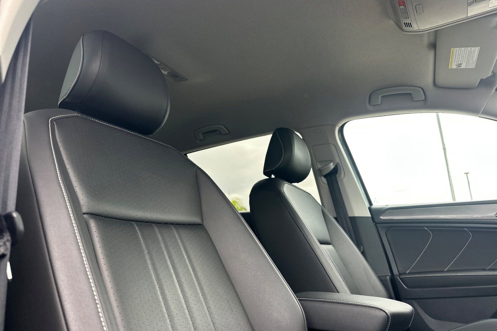 Used 2022 Volkswagen Tiguan SE FWD image 18