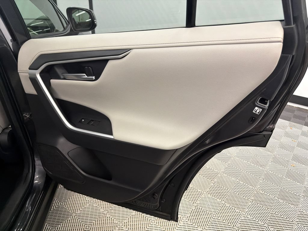 Used 2020 Toyota RAV4 Limited FWD image 18