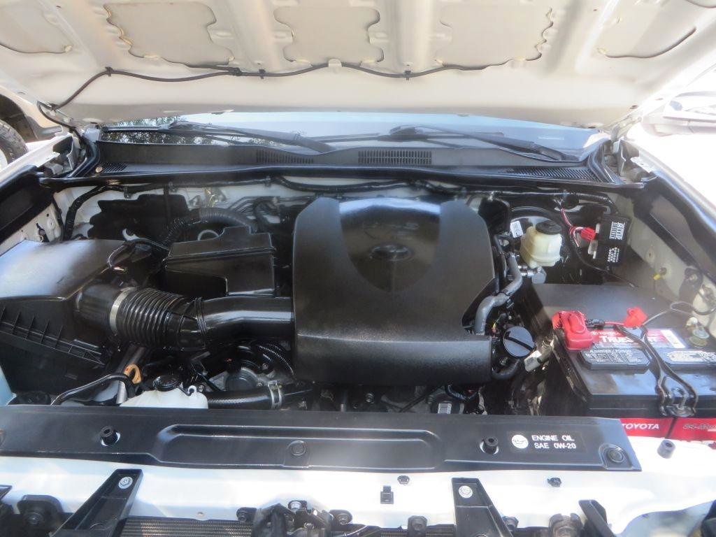 Used 2017 Toyota Tacoma Limited w/ Tow Package AWD/4WD image 32