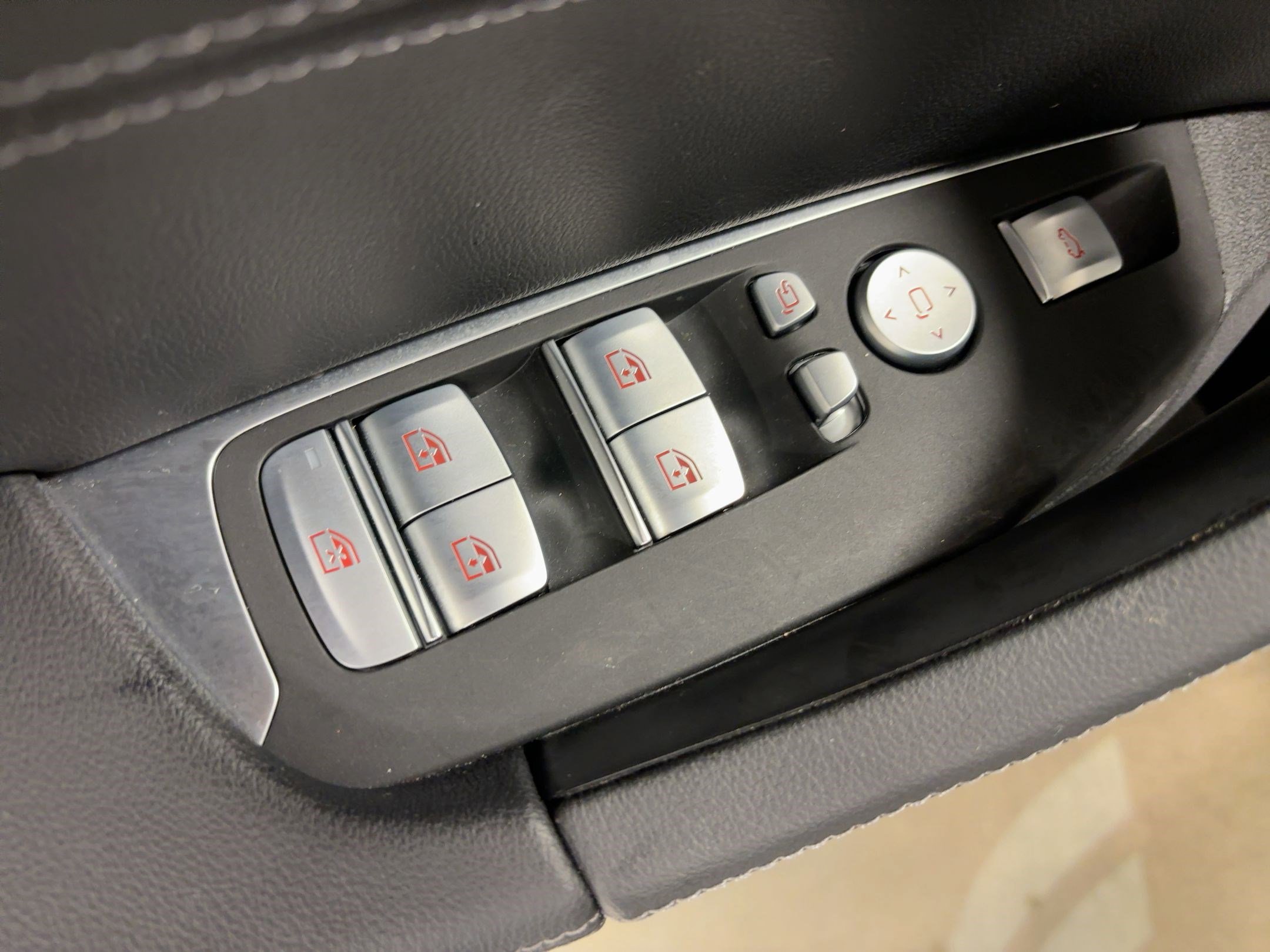 Certified 2025 BMW X4 xDrive30i w/ Premium Package image 20