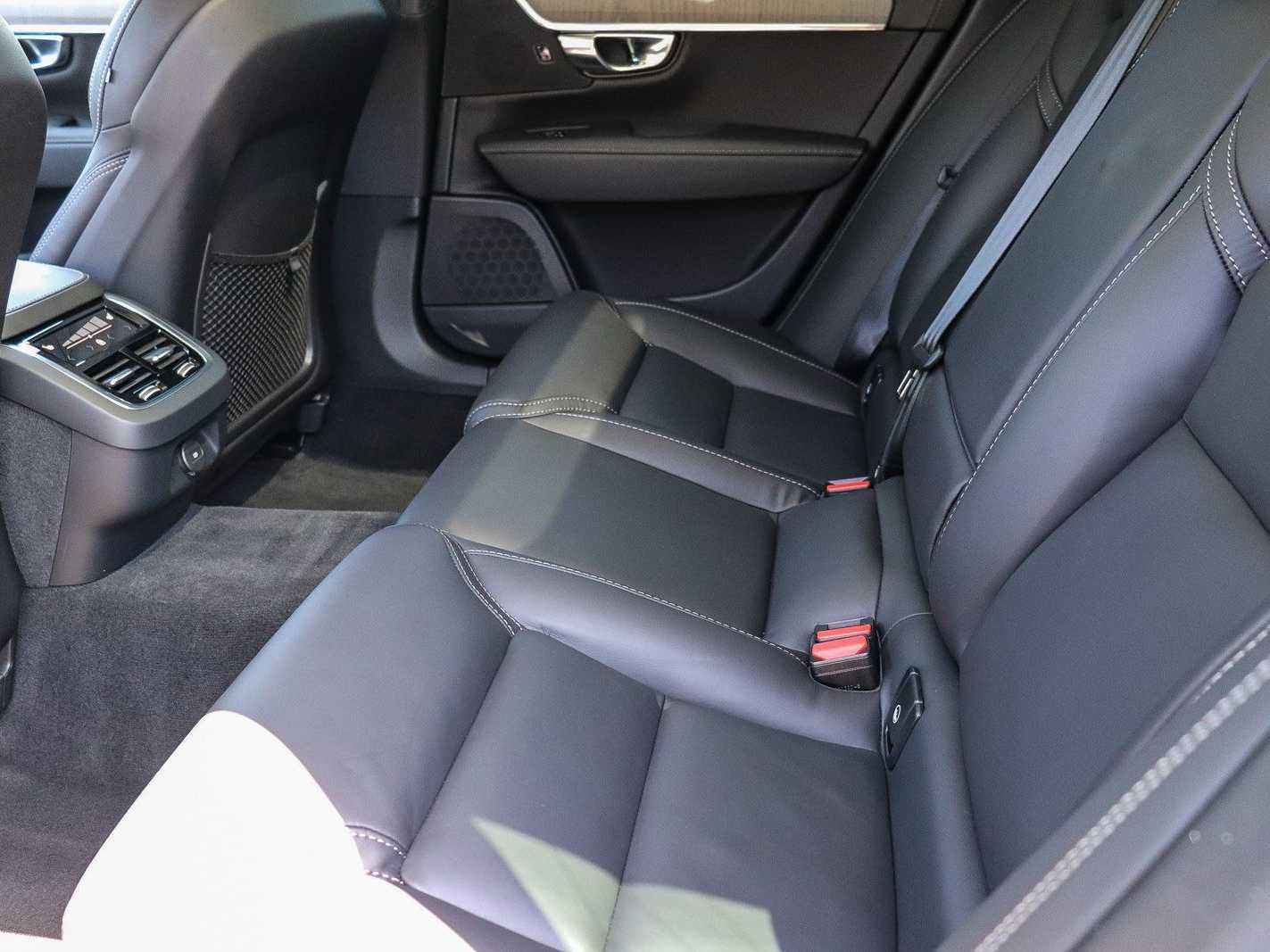 Used 2024 Volvo V90 B6 Cross Country Ultimate w/ Protection Package Premier AWD/4WD image 19
