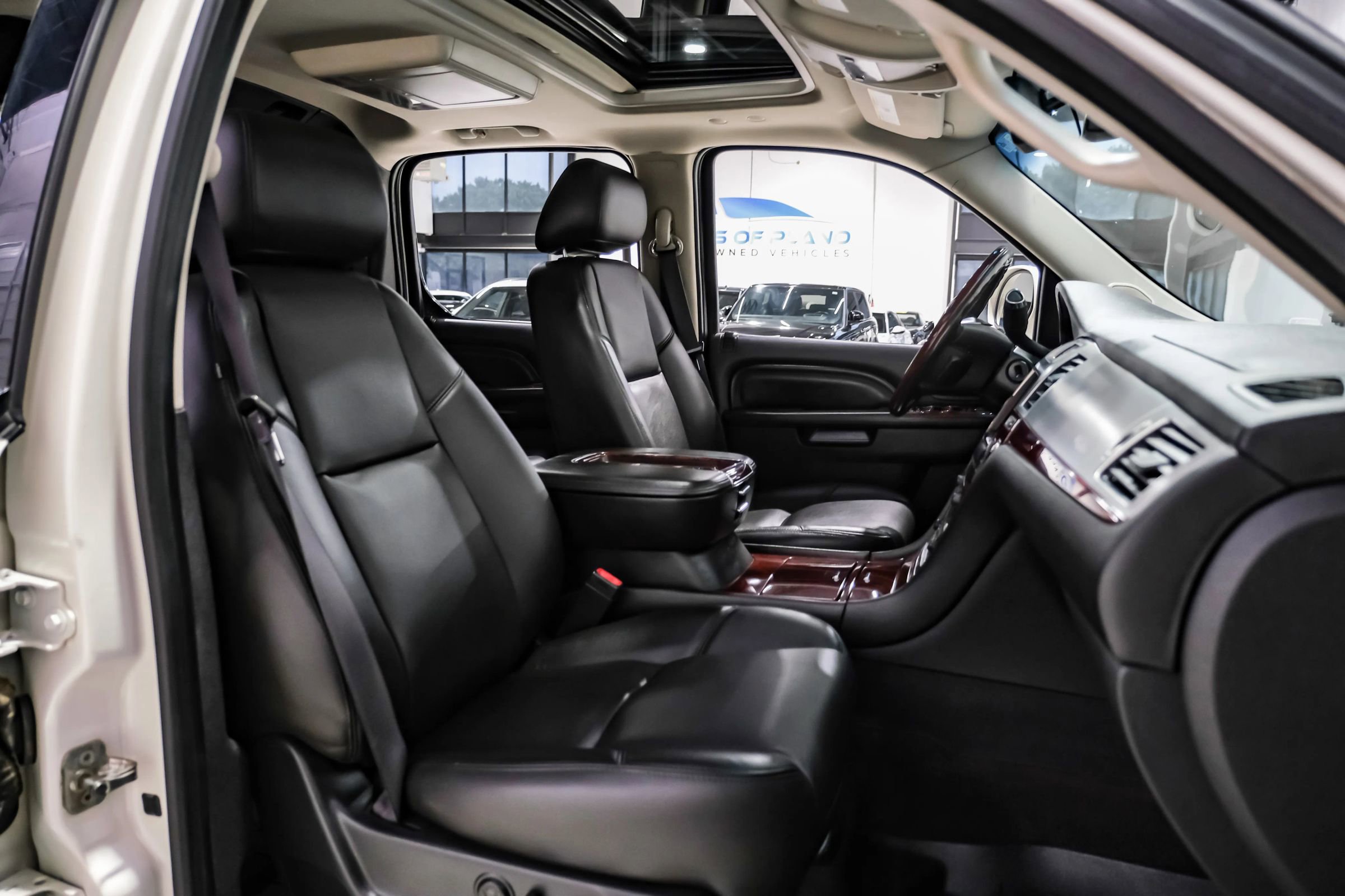 Used 2013 Cadillac Escalade EXT Premium AWD/4WD image 35