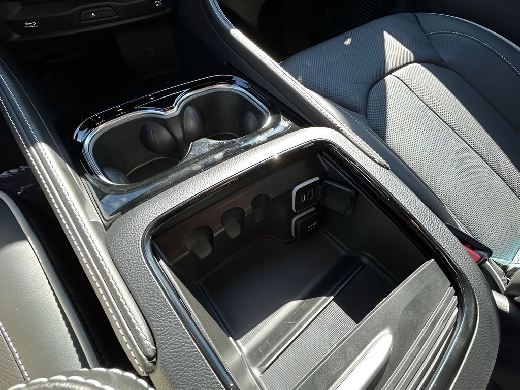 New 2026 Chrysler Pacifica Limited w/ Uconnect Theater Family Group image 26