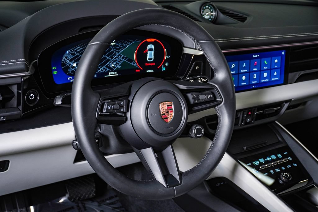 Certified 2025 Porsche Macan 4 Electric AWD/4WD image 18