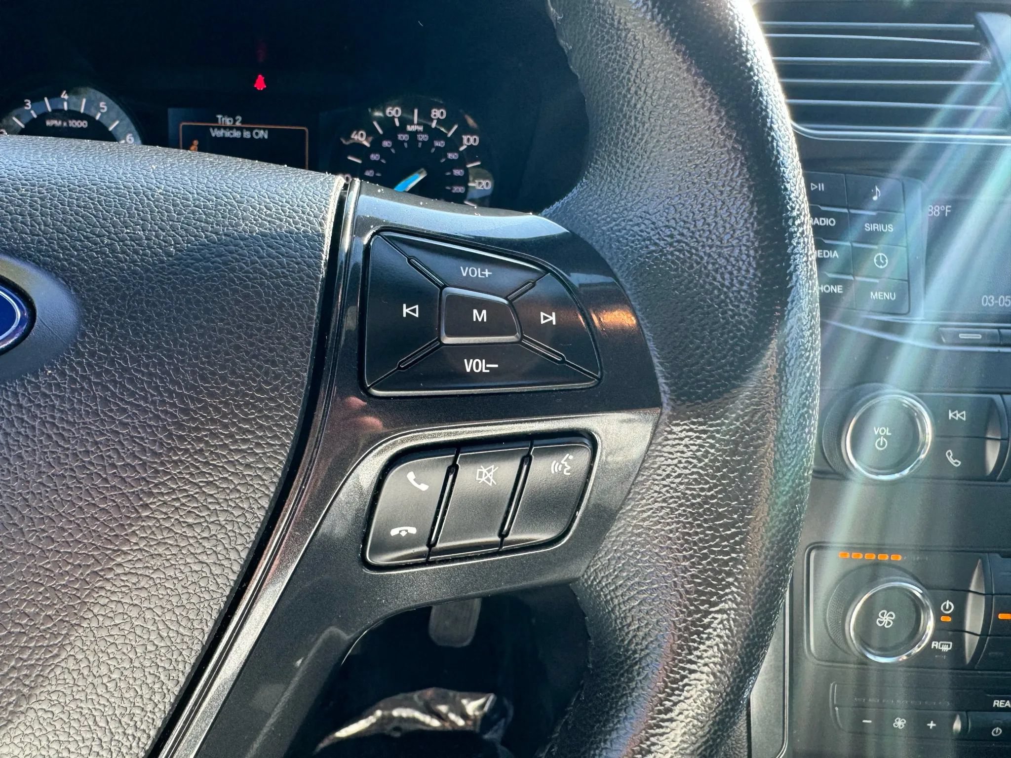 Used 2018 Ford Explorer XLT AWD/4WD image 17