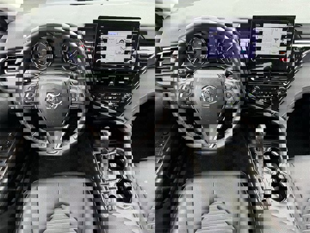 Used 2024 Toyota Camry SE image 11