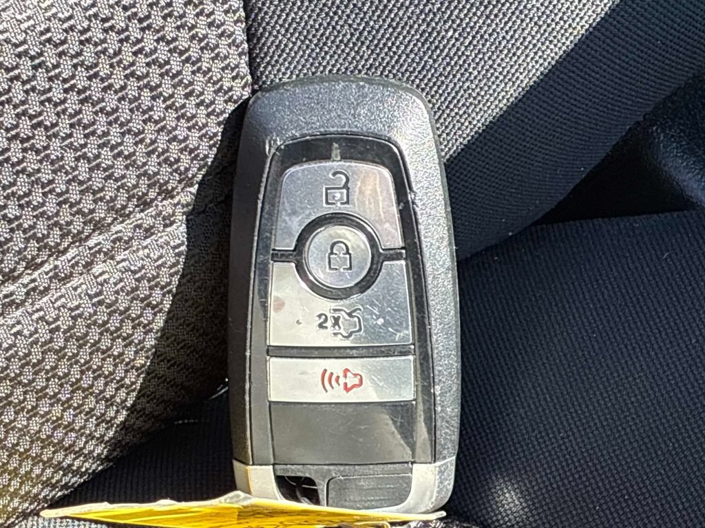 Used 2020 Ford Fusion SE FWD image 19