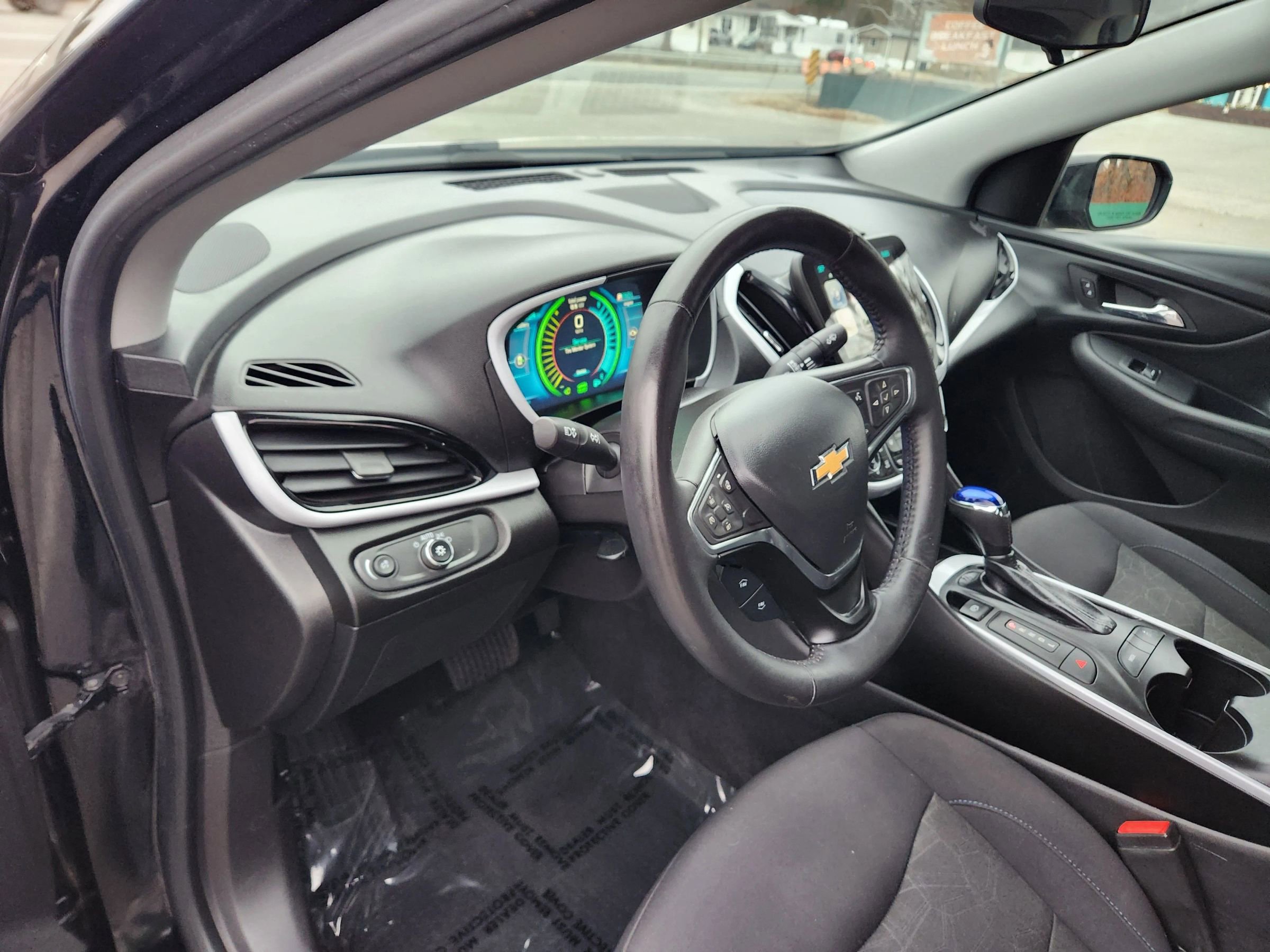 Used 2017 Chevrolet Volt LT w/ Comfort Package image 22