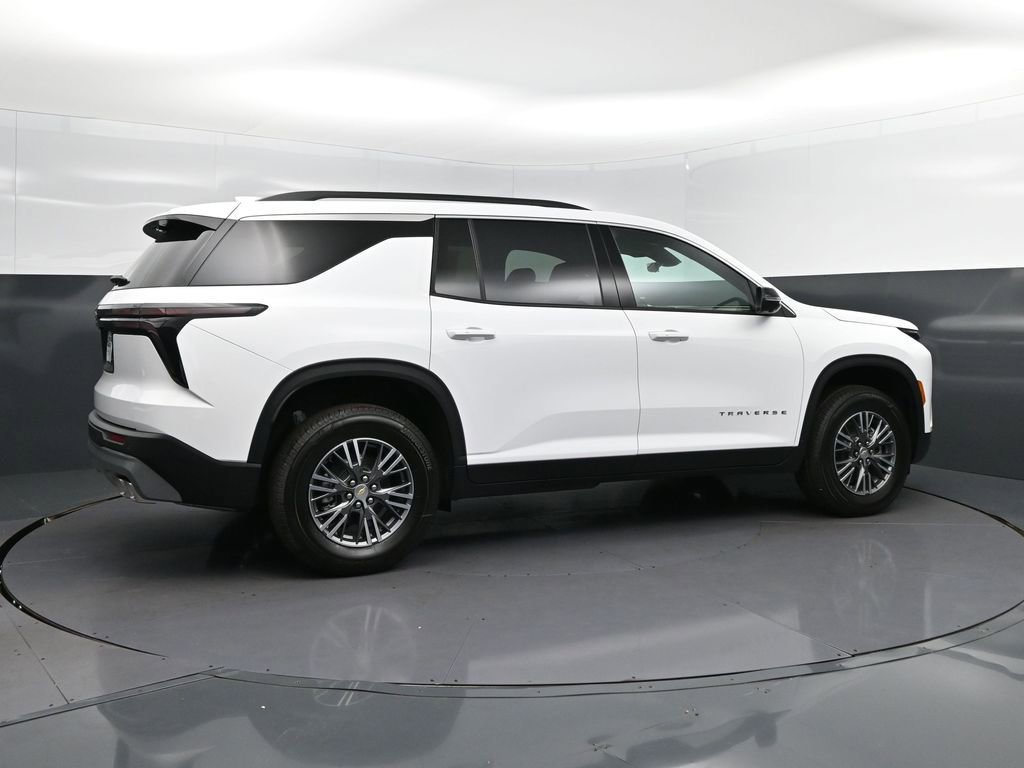 New 2026 Chevrolet Traverse LT w/ Driver Confidence Package FWD image 8