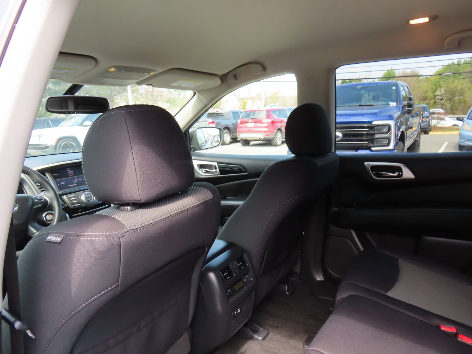 Used 2019 Nissan Pathfinder SV image 34