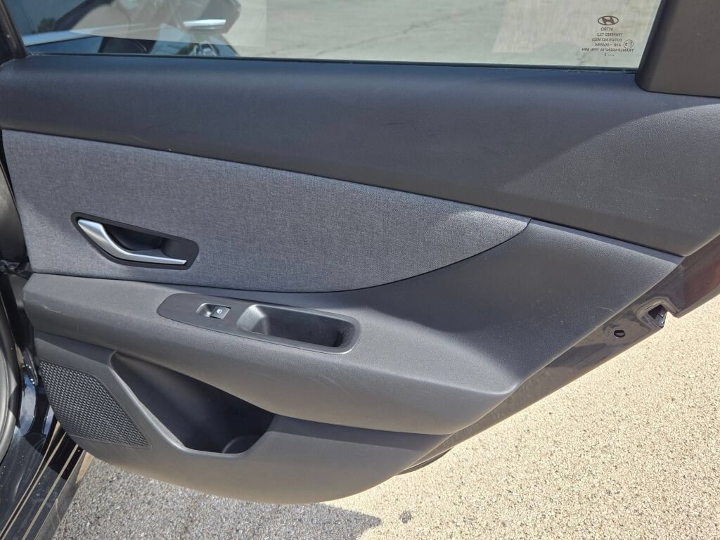 Used 2022 Hyundai Elantra Limited w/ Cargo Package FWD image 8