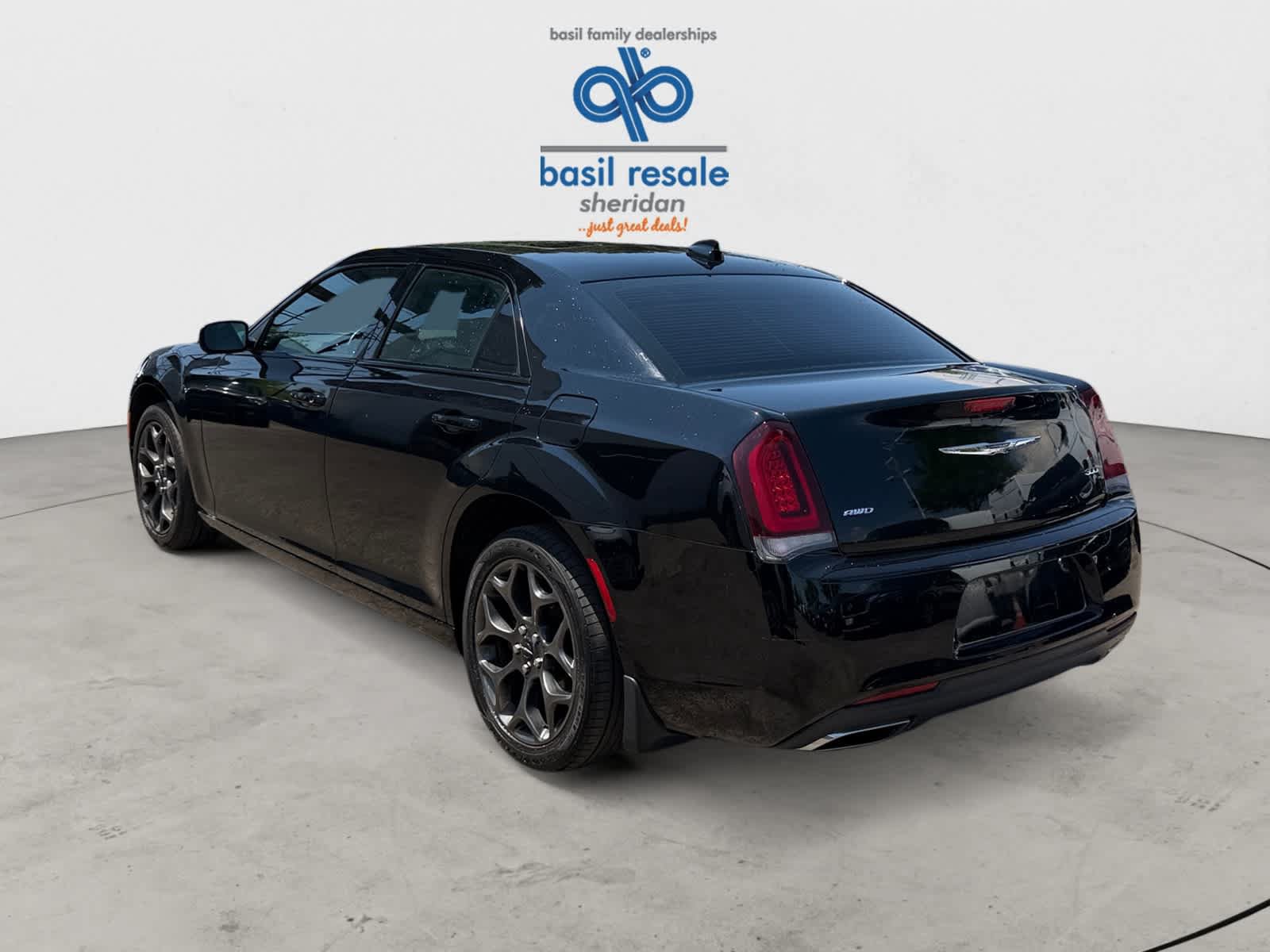 Used 2018 Chrysler 300 S AWD/4WD image 5