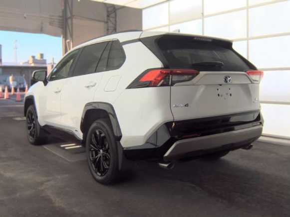 Used 2024 Toyota RAV4 SE w/ Convenience Package AWD/4WD image 7