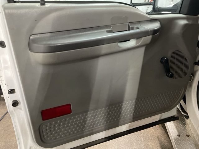 Used 2004 Ford F550 4x4 Regular Cab Super Duty image 13
