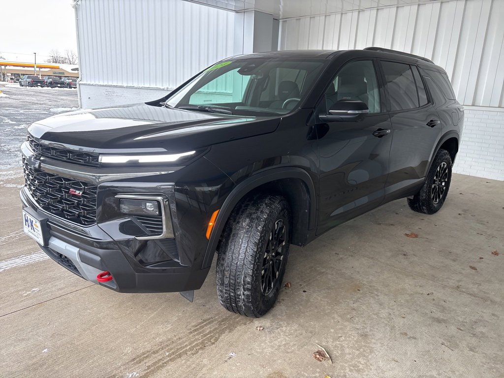 Used 2024 Chevrolet Traverse Z71 image 3