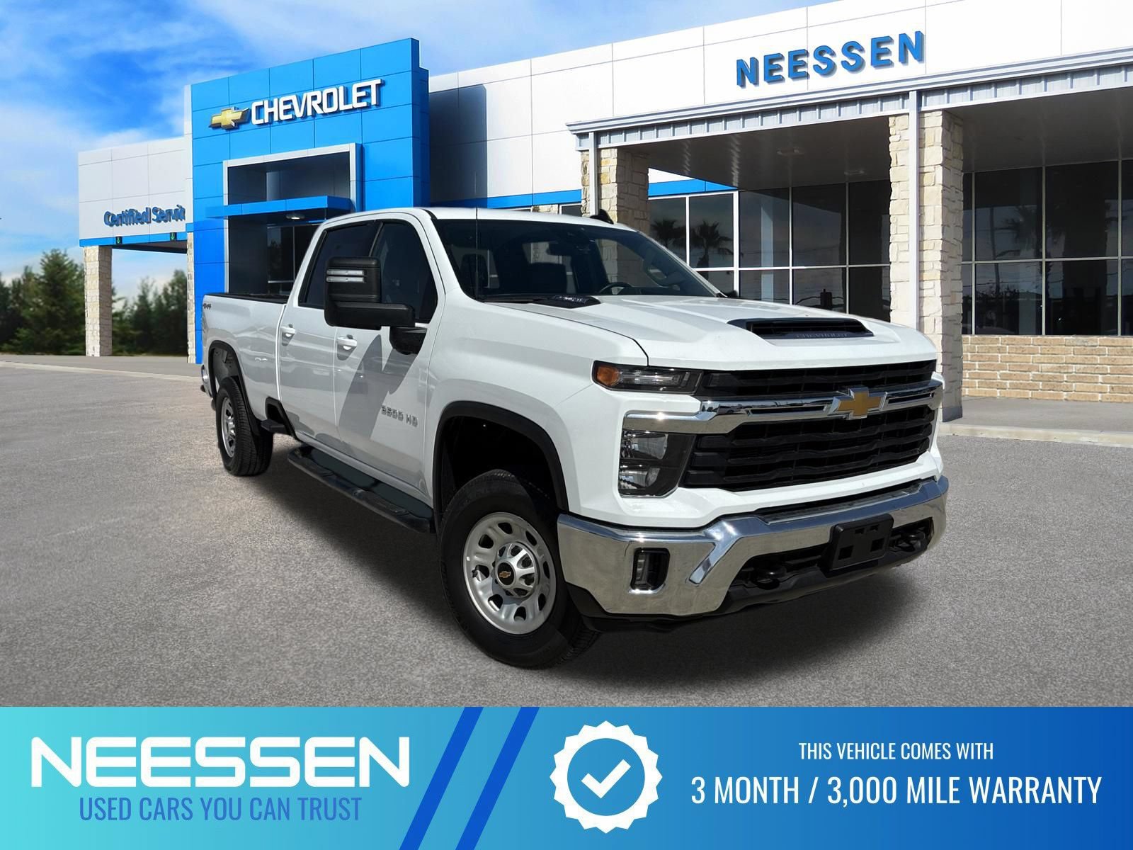 Used 2025 Chevrolet Silverado 2500 LT w/ Convenience Package AWD/4WD image 1