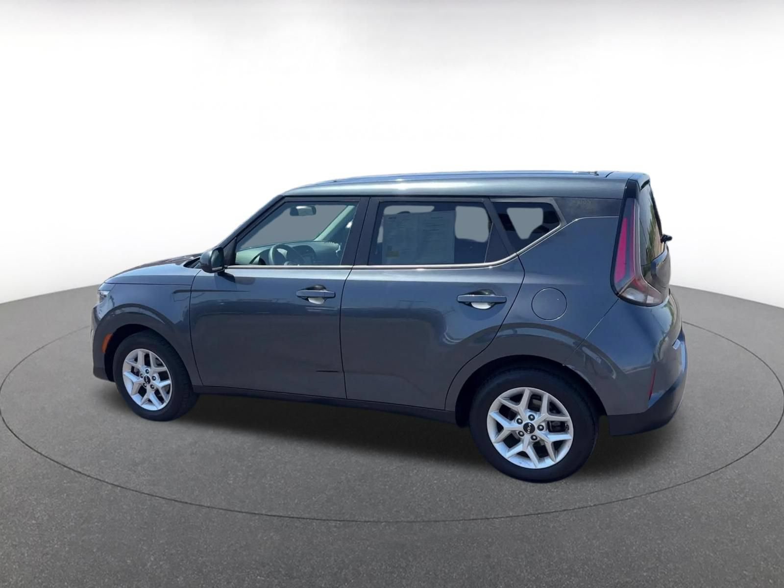 Used 2025 Kia Soul LX w/ LX Technology Package FWD image 8
