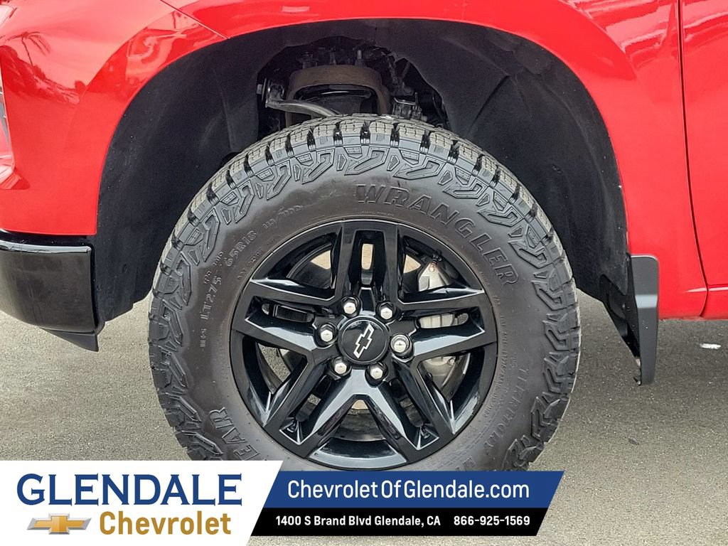Certified 2025 Chevrolet Silverado 1500 Custom Trail Boss w/ LPO, Dark Essentials Package AWD/4WD image 18