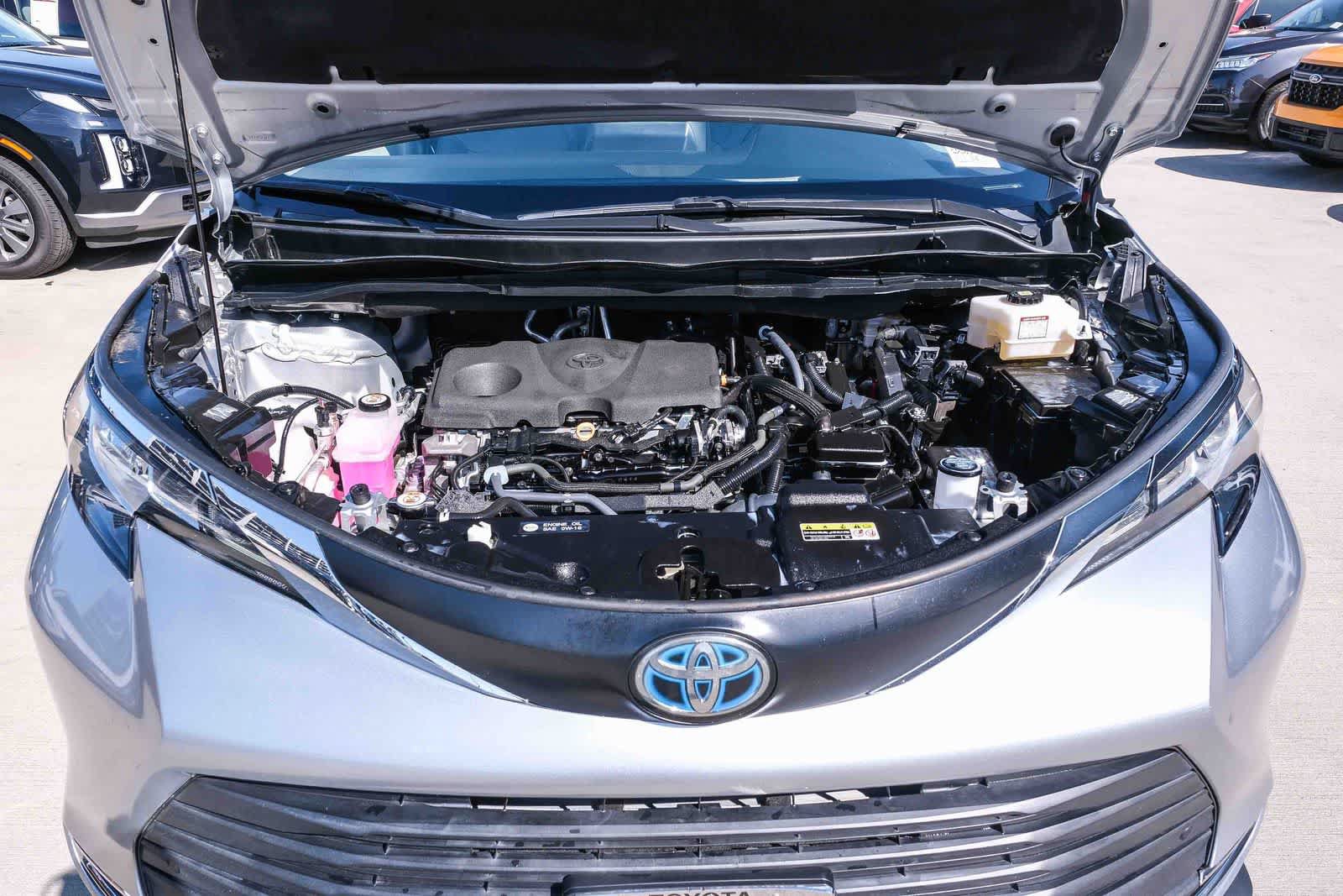 Certified 2023 Toyota Sienna XLE FWD image 22