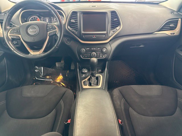 Used 2016 Jeep Cherokee Latitude w/ Cold Weather Group AWD/4WD image 29