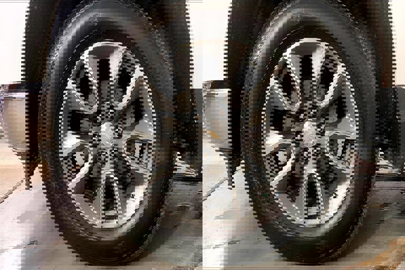 Used 2023 Chevrolet Silverado 1500 LT image 9