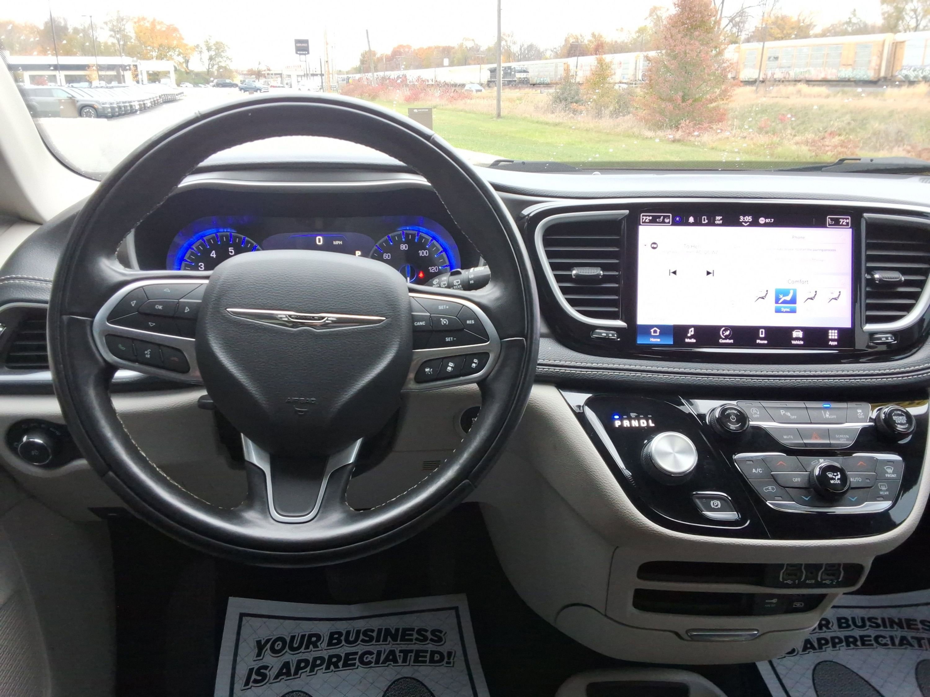 Used 2022 Chrysler Pacifica Touring-L image 12