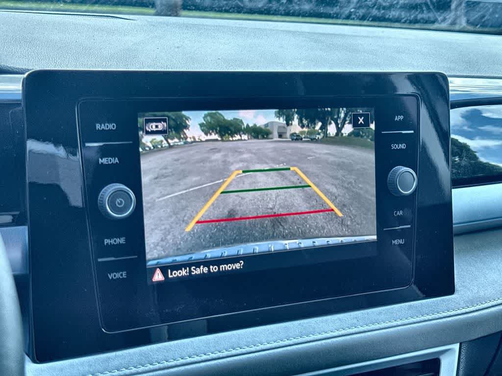 New 2026 Volkswagen Taos SE FWD image 19