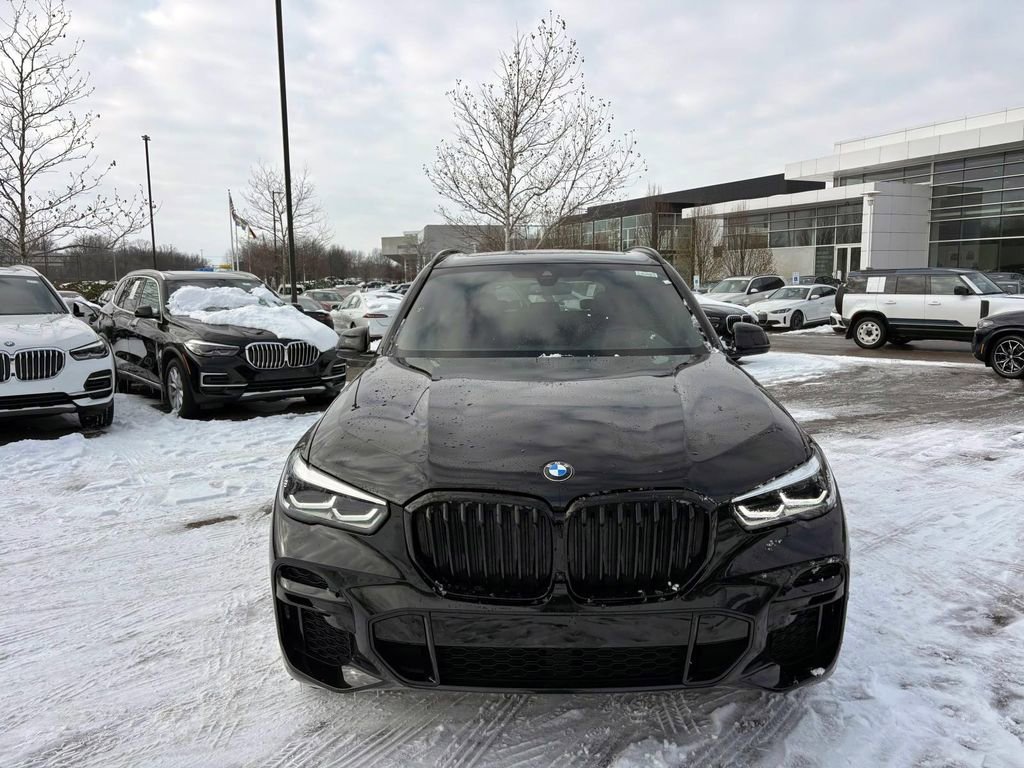 Certified 2022 BMW X5 xDrive40i w/ M Sport Package image 2
