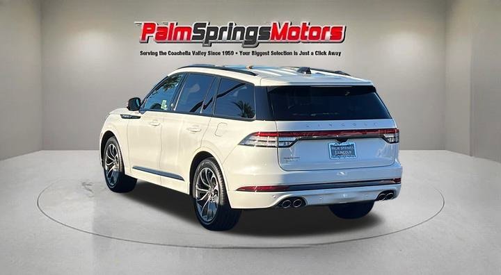 New 2025 Lincoln Aviator 2WD w/ Jet Appearance Package image 3