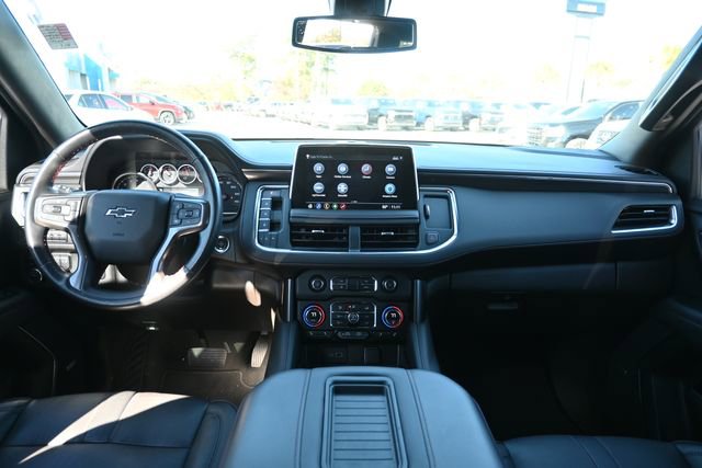 Used 2021 Chevrolet Suburban RST w/ Luxury Package image 12