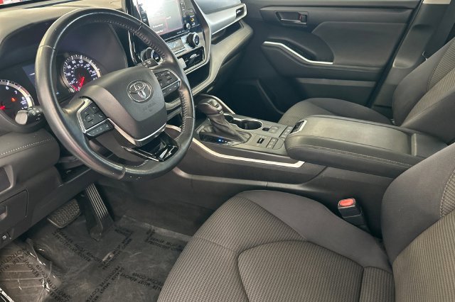 Used 2020 Toyota Highlander LE AWD/4WD image 12