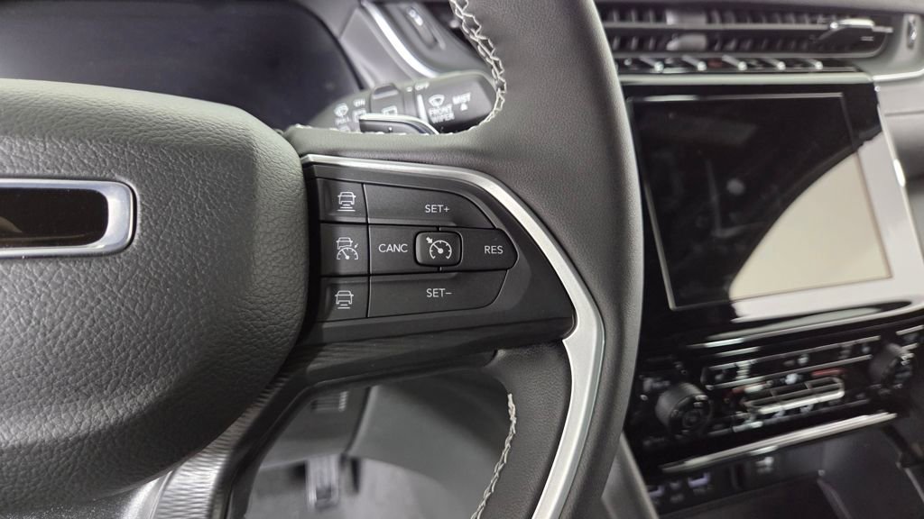 New 2025 Jeep Grand Cherokee Laredo w/ Luxury Tech Group I image 18