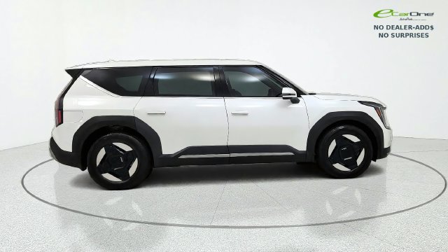 Used 2024 Kia EV9 Light Long Range RWD image 10