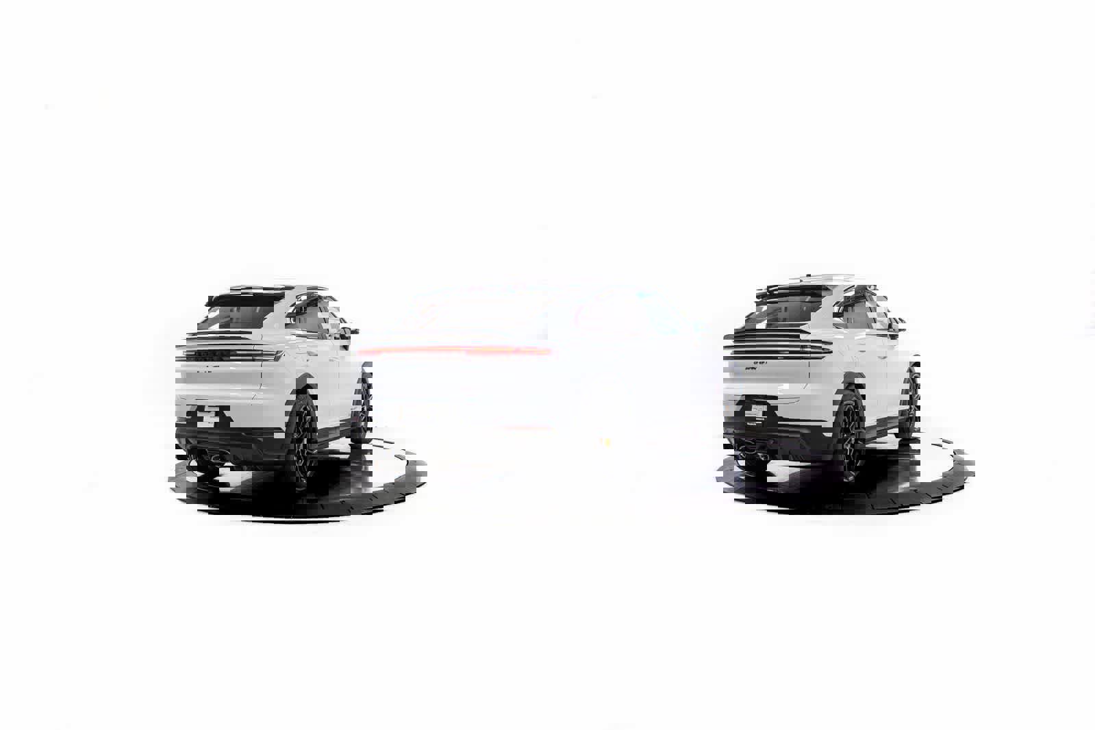 New 2026 Porsche Cayenne Turbo GT image 7